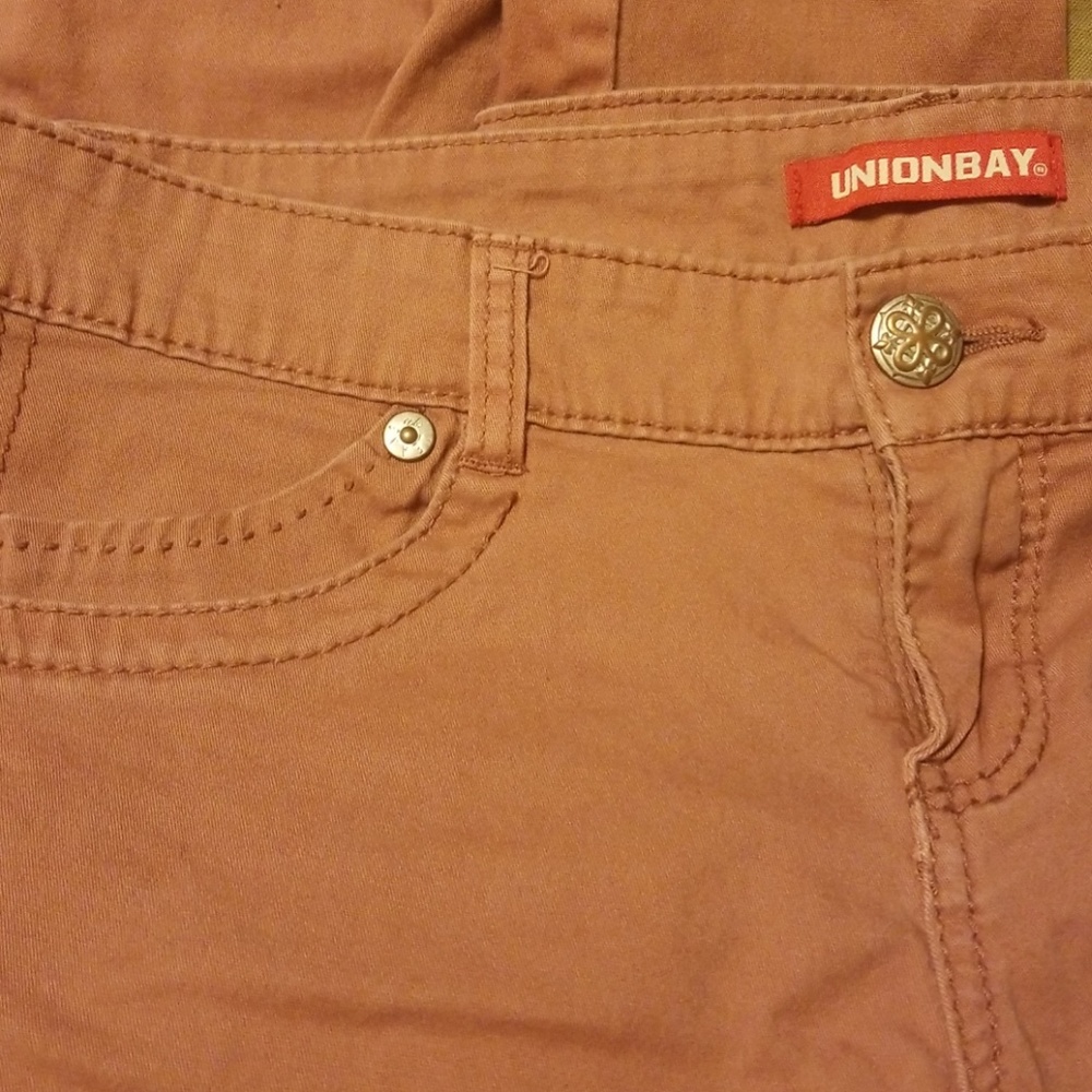 Capris - Picture 3 of 4